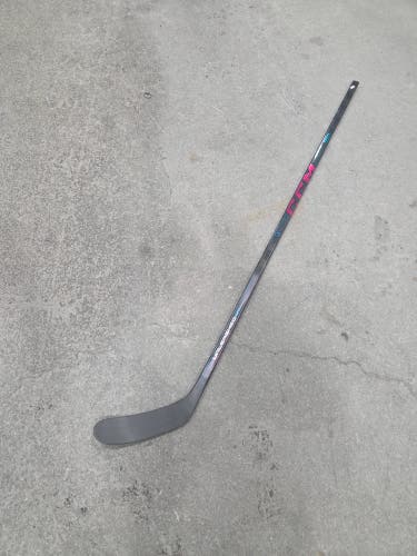 New Senior CCM Ribcor Unleashed Pro Right Handed Hockey Stick P28 75 Flex