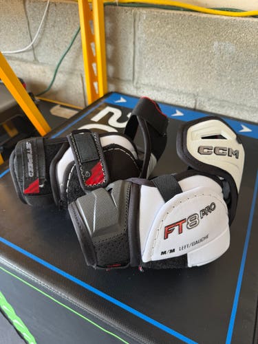 Senior Medium CCM JetSpeed FT8 Pro Elbow Pads (Used)