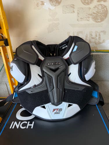 Senior Large CCM JetSpeed FT8 Shoulder Pads
