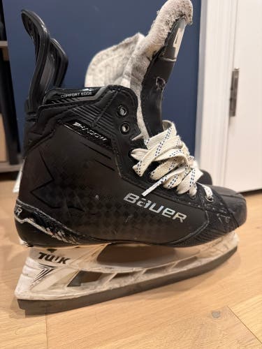 Black 2022 Bauer Supreme Mach Hockey Skates Regular Width Pro Stock 7.5 (Used)