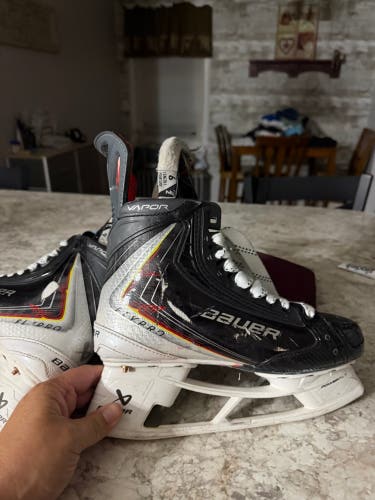 2025 Bauer Vapor Flypro Hockey Skates 6 (Used)