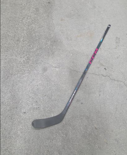 New Junior CCM Ribcor Unleashed Pro Right Handed Hockey Stick P28 40 Flex