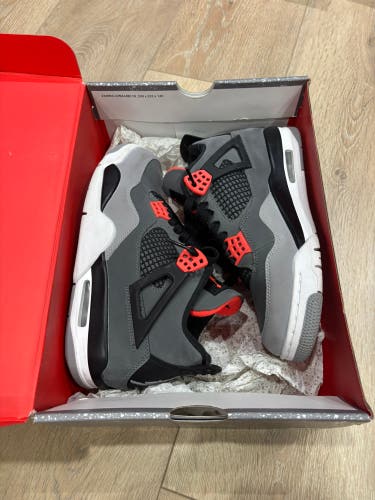 Men's Size M 7.0 (W 8.0) Air Jordan 4 Retro Shoes (Used)