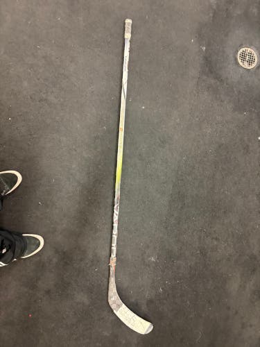 Senior Bauer Vapor Hyperlite 2 Right Handed Hockey Stick P92 70 Flex (Used)