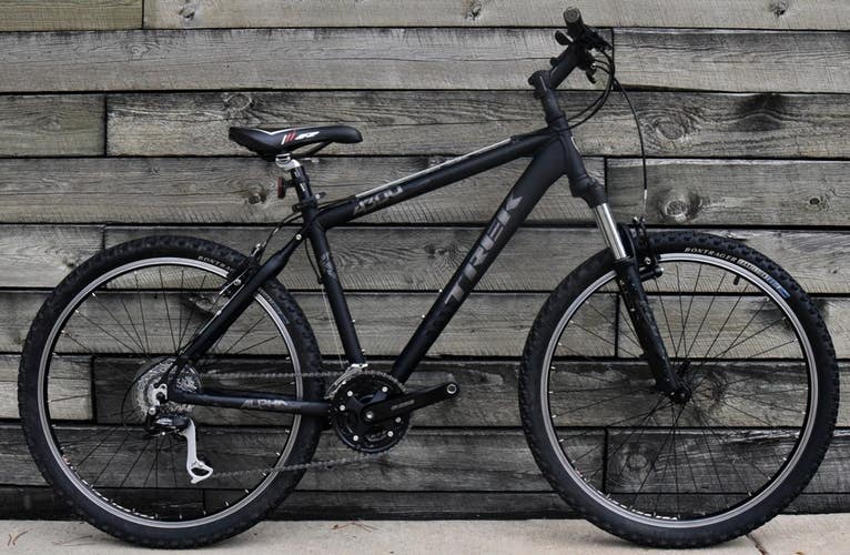 TREK 4300 MOUNTAIN BIKE SIZE LARGE, 18", 24 SPEED, ALUMINUM, FRONT SUSPENSION