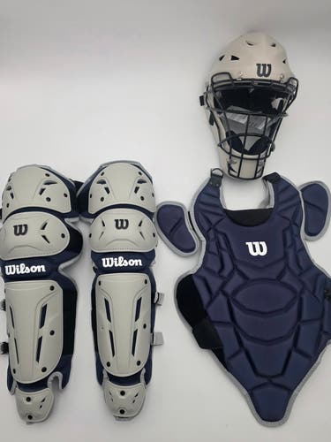 Wilson EZ Gear 2.0 Catcher’s Kit Navy L/XL Youth Ages 7–12 Open Box Baseball (New)