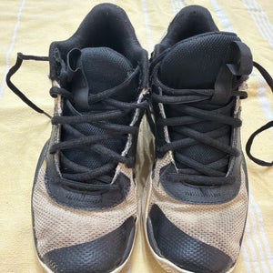Kid's 6.5Y (Big Kids / Youth) Under Armour Shoes (Used)