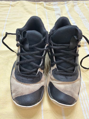 Kid's 6.5Y (Big Kids / Youth) Under Armour Shoes (Used)
