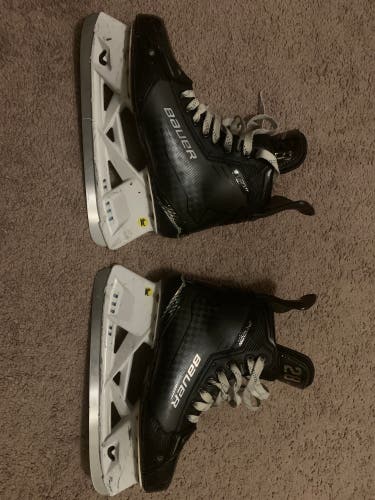 Black 2024 Bauer Supreme Shadow Hockey Skates Pro Stock 8.5 (Used) with Marsblade Holders