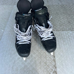 Red 2023 Bauer Vapor Hyperlite 2 Hockey Skates Regular Width 8.5 (Used)