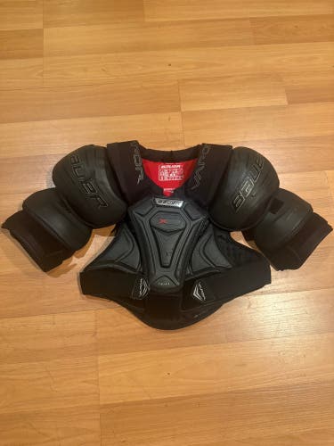 Medium Senior Bauer Vapor X900 Lite Shoulder Pads (Used)