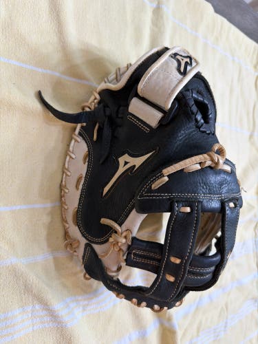 Mizuno Supreme RH Catcher's Softball Glove 33" (Used)