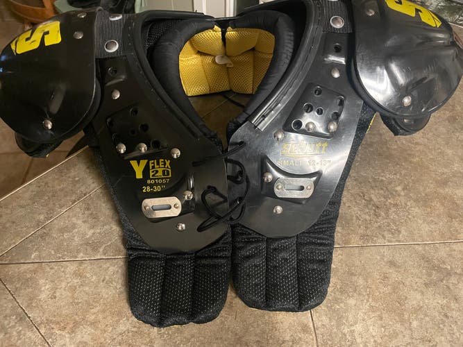 Youth Schutt Y Flex 2.0 Shoulder Pads (Used) With "Battle Back Plate" attached