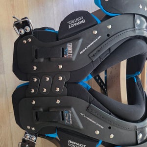 Medium Adult Champro Gauntlet Shoulder Pads (Used)