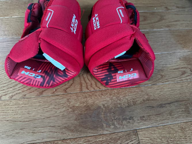 CCM Next Gloves 11" (Used)