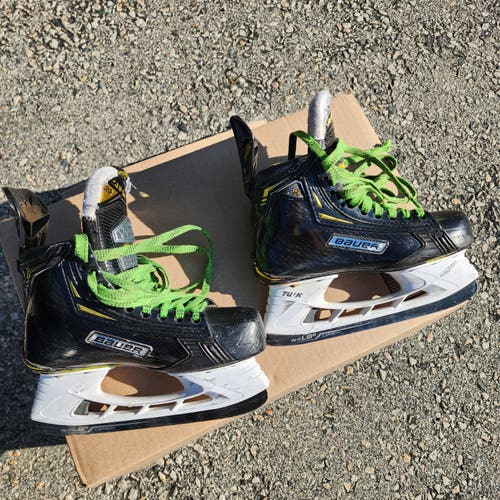 Black/Yellow Bauer Supreme 2S Pro Hockey Skates Extra Wide Width Size 3.5 (Used)
