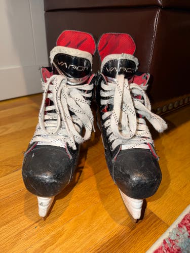 Black/White Bauer S21 Vapor Select (SMU) Hockey Skates Regular Width Size 3 (Used)