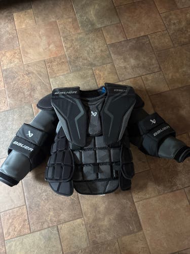 Medium Bauer GSX Goalie Chest Protector (Used)