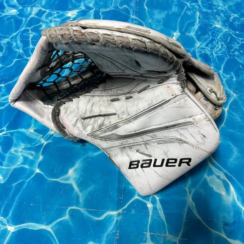 Intermediate Bauer Vapor X5 Pro Goalie Glove | Regular (Used)