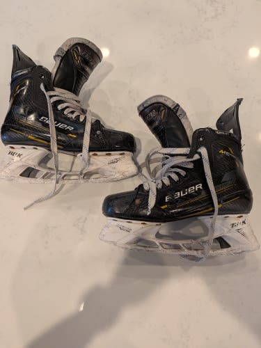 Black Bauer Supreme M5 Pro Hockey Skates 7 (Used)