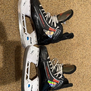 Black 2023 True HZRDUS 5x Hockey Skates Regular Width Size 5 (Used)