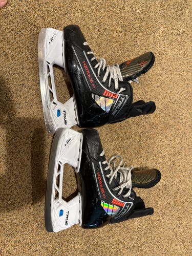 Black 2023 True HZRDUS 5x Hockey Skates Regular Width Size 5 (Used)