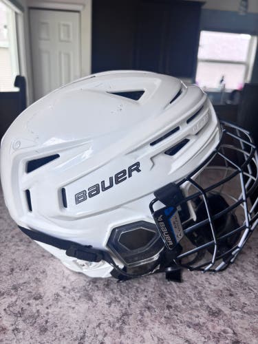 Small Bauer Re-Akt 150 Helmet (Used)