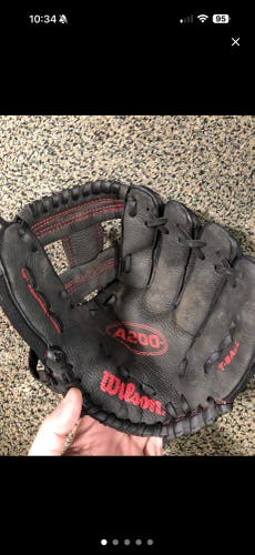 Used Wilson A200 Right Hand Throw Baseball Glove 10"