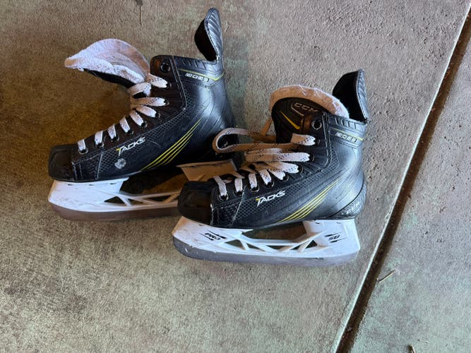 CCM Tacks Classic Pro Hockey Skates Regular Width Size 3 (Used)