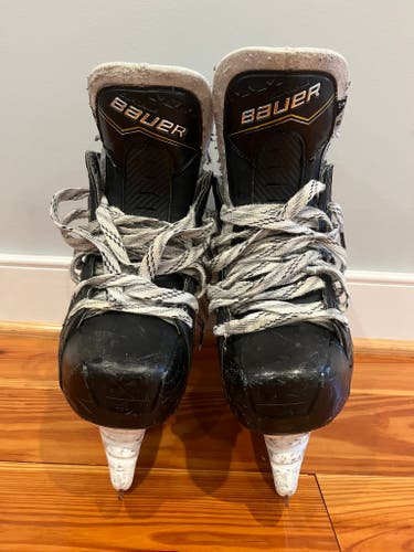 Bauer Supreme M40 Hockey Skates 8.5 (Used)