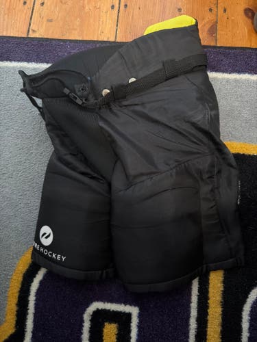 Youth Large Pure Hockey Hockey Pants (Used)
