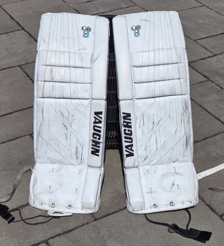 26" Vaughn Velocity VE8 Goalie Leg Pads (Used)