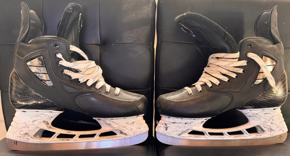 Black 2021 True Pro Custom Hockey Skates Regular Width Pro Stock 9.5 (Used)