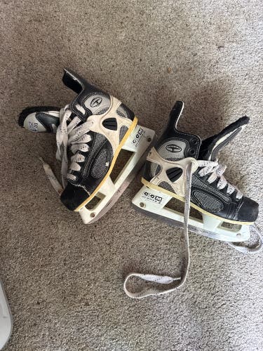 CCM Tacks Vector Hockey Skates Size 1.5 (Used)