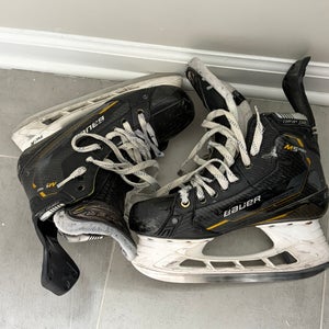 2022 Bauer Supreme M5 Pro Hockey Skates Wide Width 6 (Used)