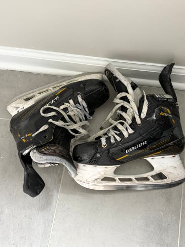 2022 Bauer Supreme M5 Pro Hockey Skates Wide Width 6 (Used)