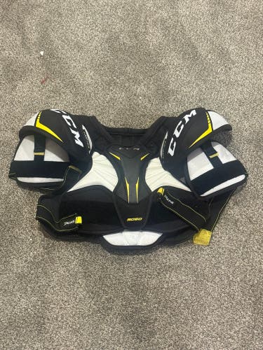 Men's Large Junior CCM Tacks 9060 Shoulder Pads (Used)