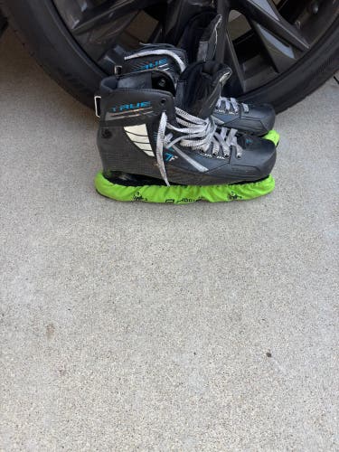 True Custom Pro Hockey Goalie Skates Wide Width 9.5 (Used)