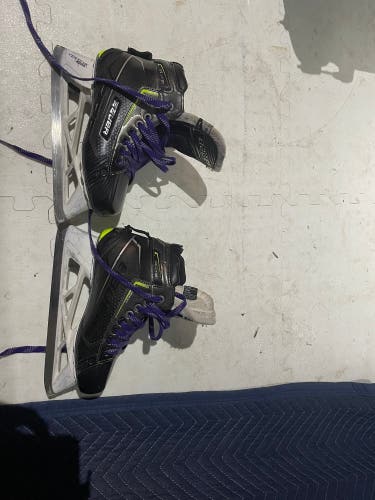 Intermediate Bauer Elite Hockey Goalie Skates Size 5 (Used) Fit 3