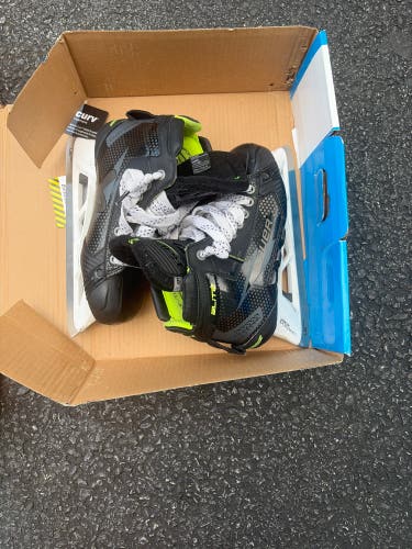 2024 Bauer Elite Hockey Goalie Skates Wide Width Size 5 (Used)