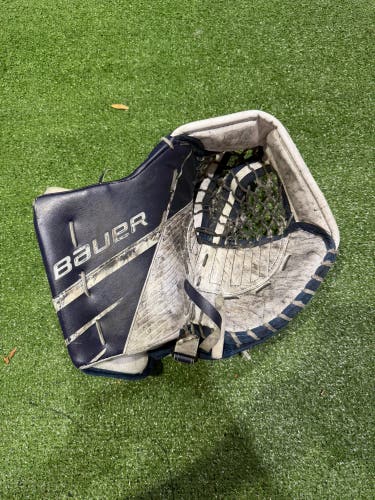 Intermediate Bauer Supreme 3S Regular Goalie Glove