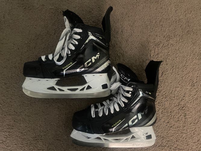 Black/White 2024 CCM Tacks XF 90 Hockey Skates Regular Width Size 5 (Used)