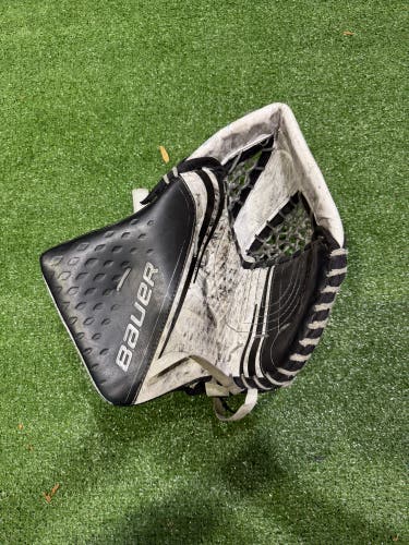 Intermediate Bauer Vapor 2X Regular Goalie Glove