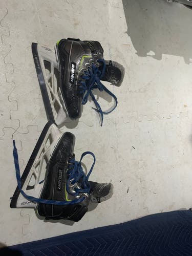 Bauer Elite Intermediate Goalie Skates Size 4 Fit 3