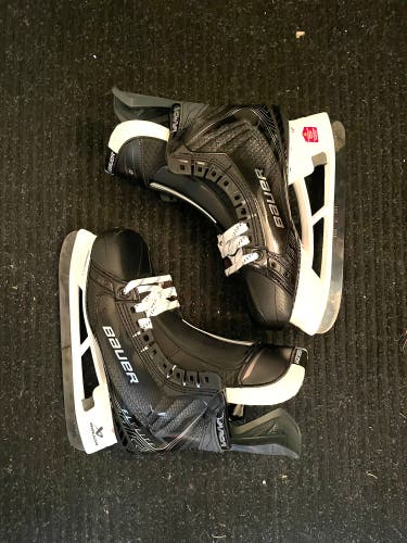 Black 2025 Bauer Vapor Flylite Hockey Skates Regular Width Pro Stock 8.5 (New)