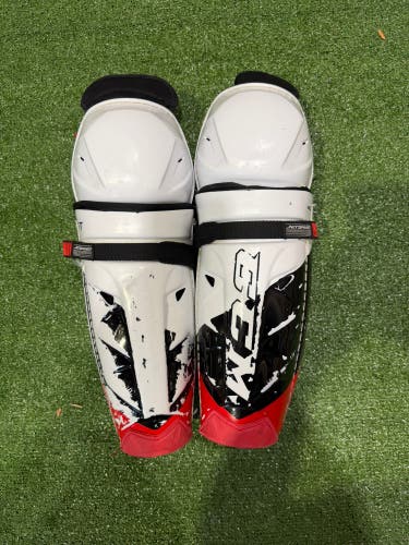 13" Intermediate CCM JetSpeed FT485 Shin Pads