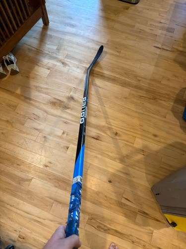 Senior Bauer Team Nexus Right Handed Hockey Stick P28 70 Flex (Used)