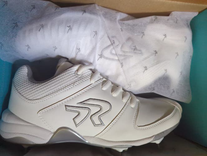 White Women's Size M 7.0 (W 8.0) Ringor Low Top Metal (New)