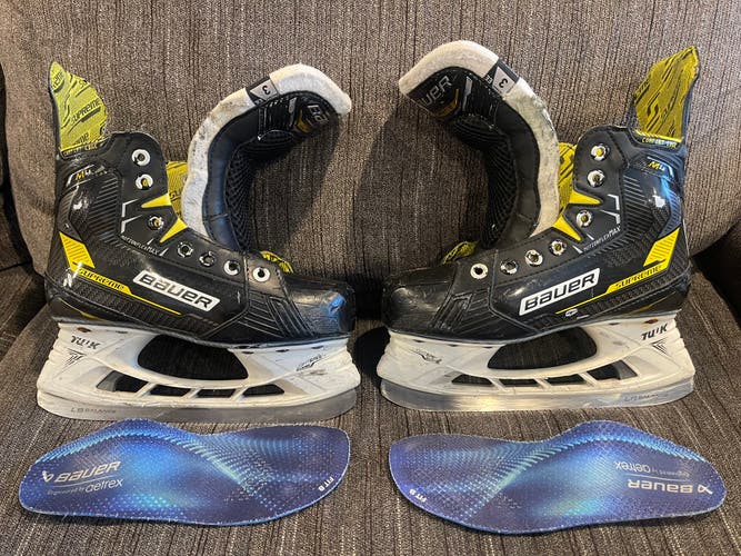 2022 Bauer Supreme M4 Hockey Skates Extra Wide Width Size 3 (Used)