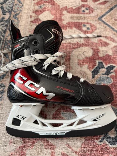 Black 2025 CCM JetSpeed Vibe Hockey Skates Regular Width Size 1.5 (Used)
